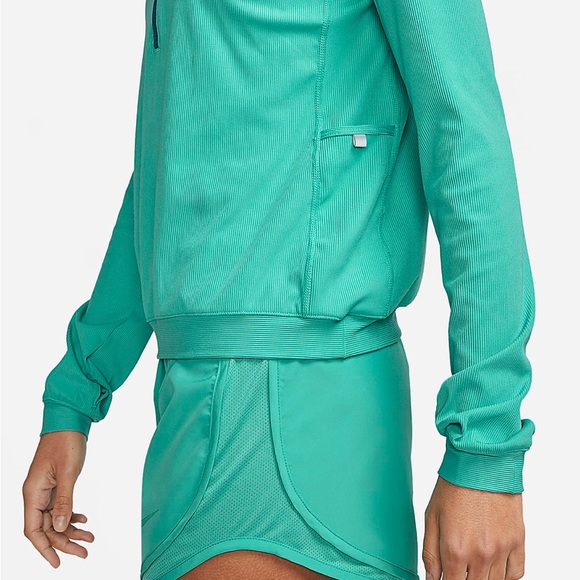 NWT NIKE thumbhole Dri-fit element top - Picture 5 of 13